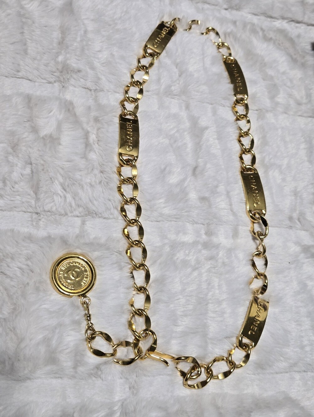 🔥 CHANEL 1950-1970 CC Gold Plated Logo Plate Rue Cambon Medallion Chain 🔥